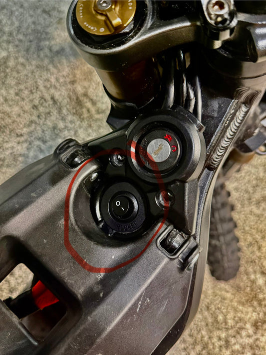 Surron Lbx plug n play rocklight (pre mounted on the plastic piece under the seat and switch for the ignition)